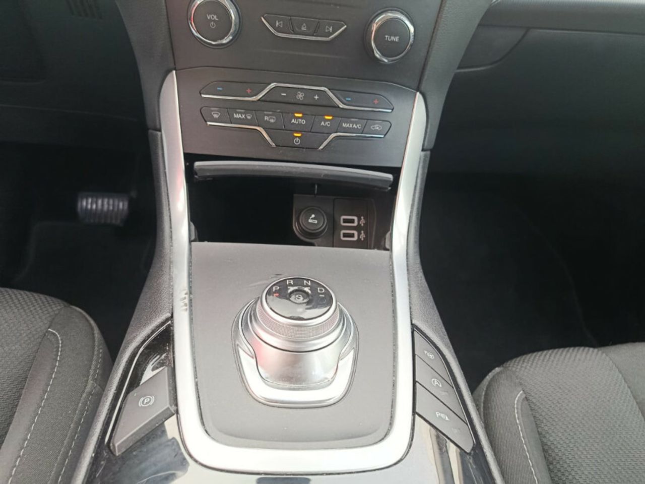 Ford S Max 2.0 TDCi Panther 110kW Titanium AUT - foto 22