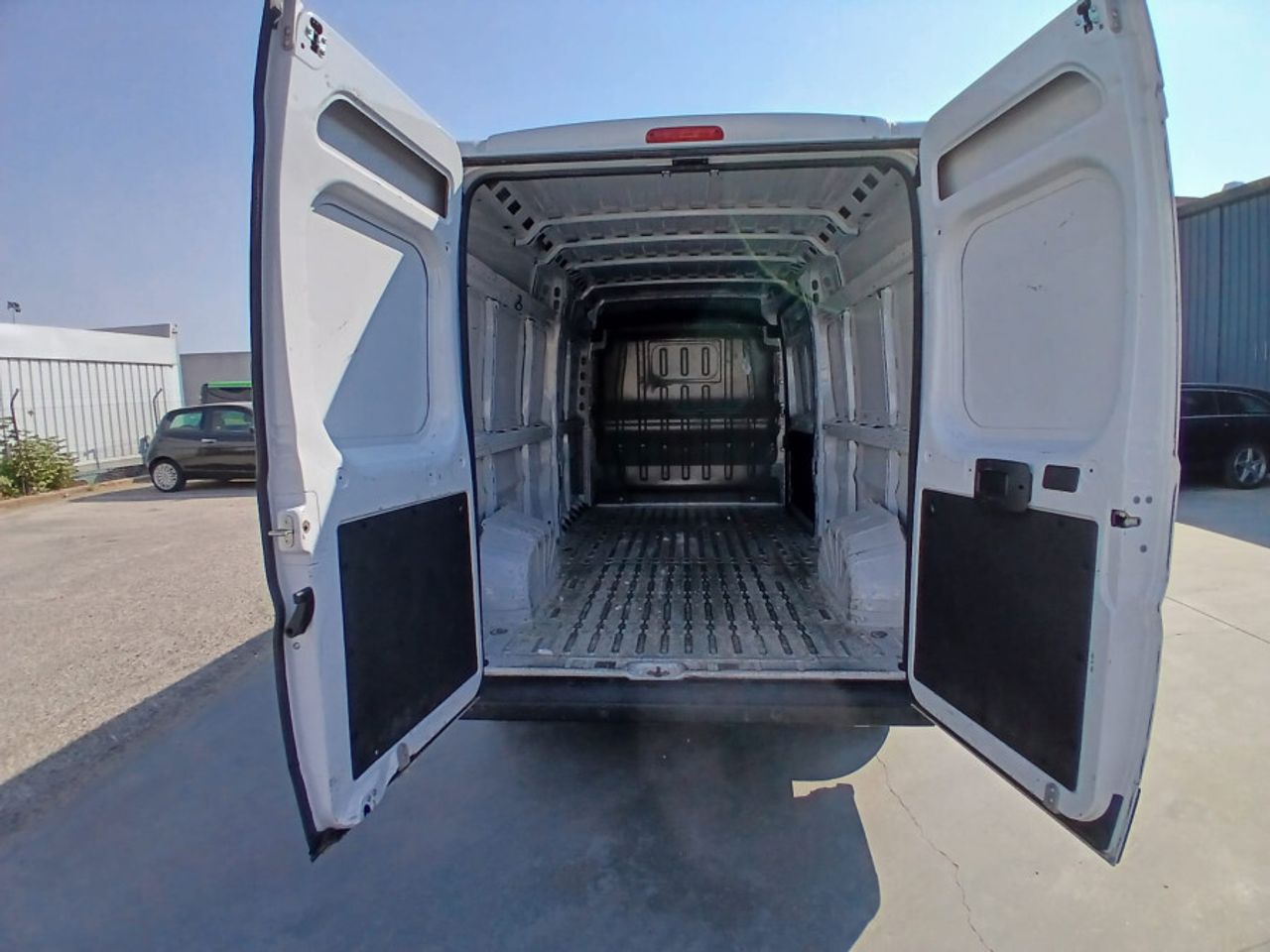 Citroën Jumper BlueHDi 103KW 140CV Furgon 35L3H2 - foto 10