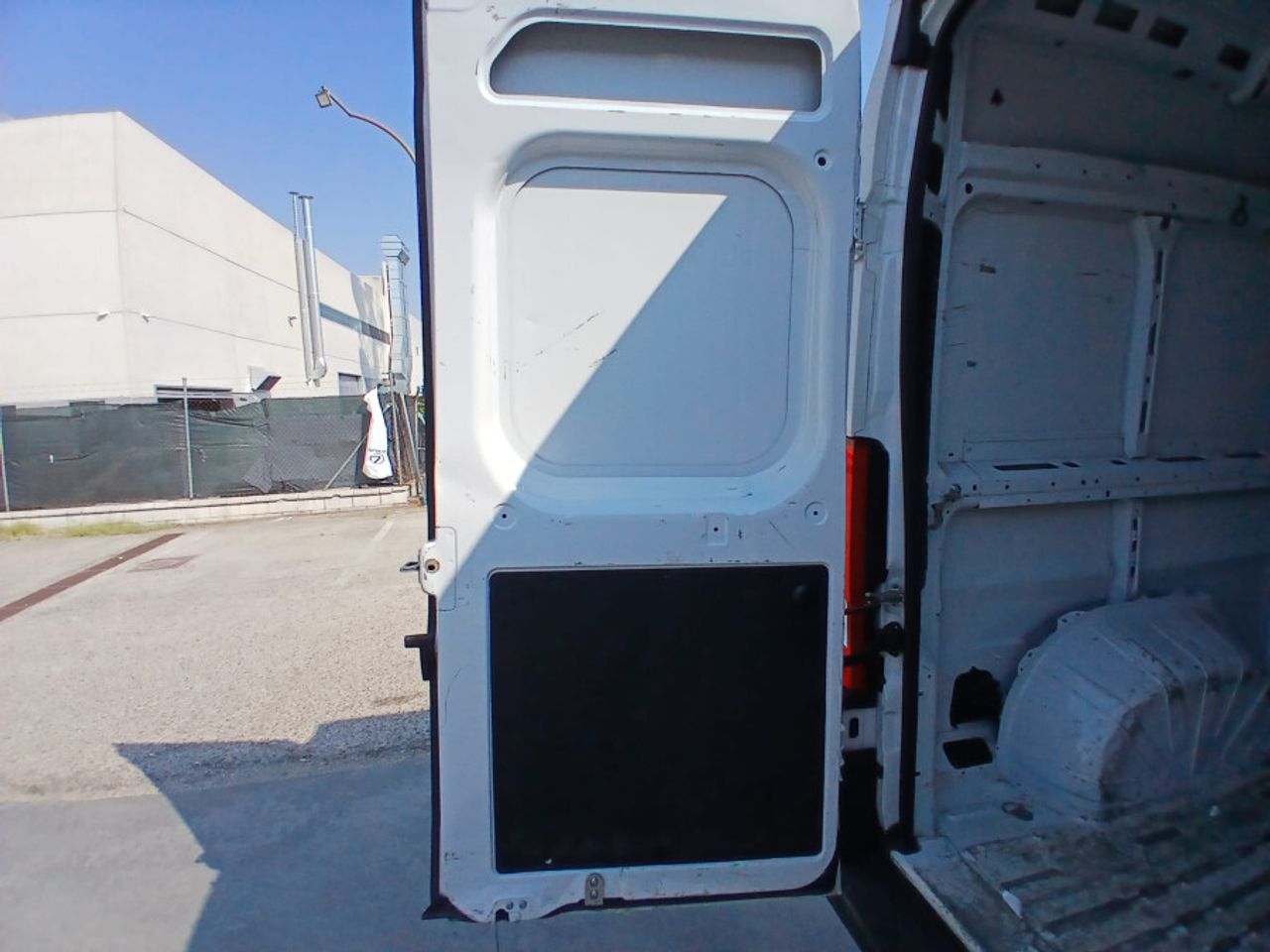 Citroën Jumper BlueHDi 103KW 140CV Furgon 35L3H2 - foto 9