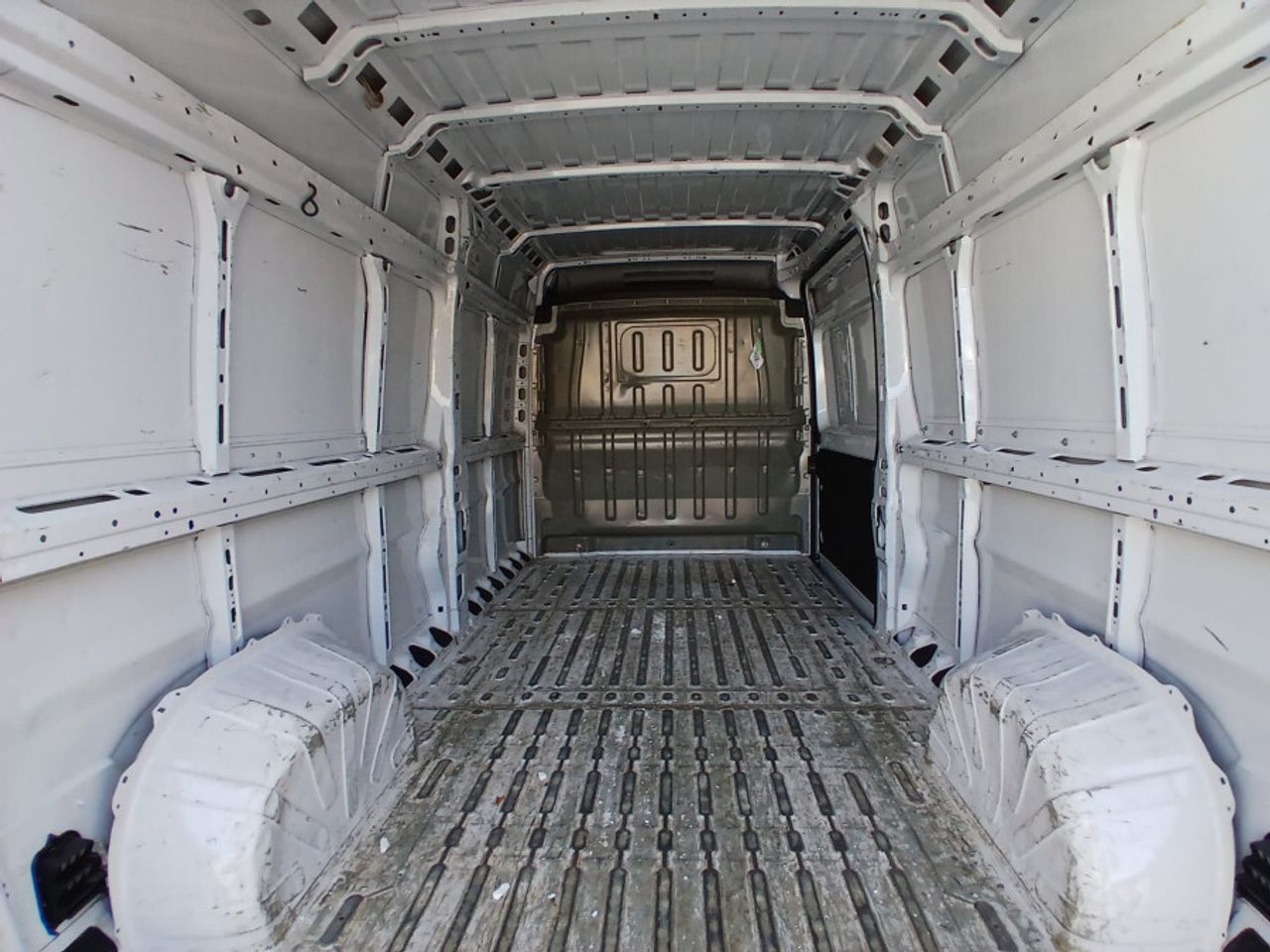 Citroën Jumper BlueHDi 103KW 140CV Furgon 35L3H2 - foto 8