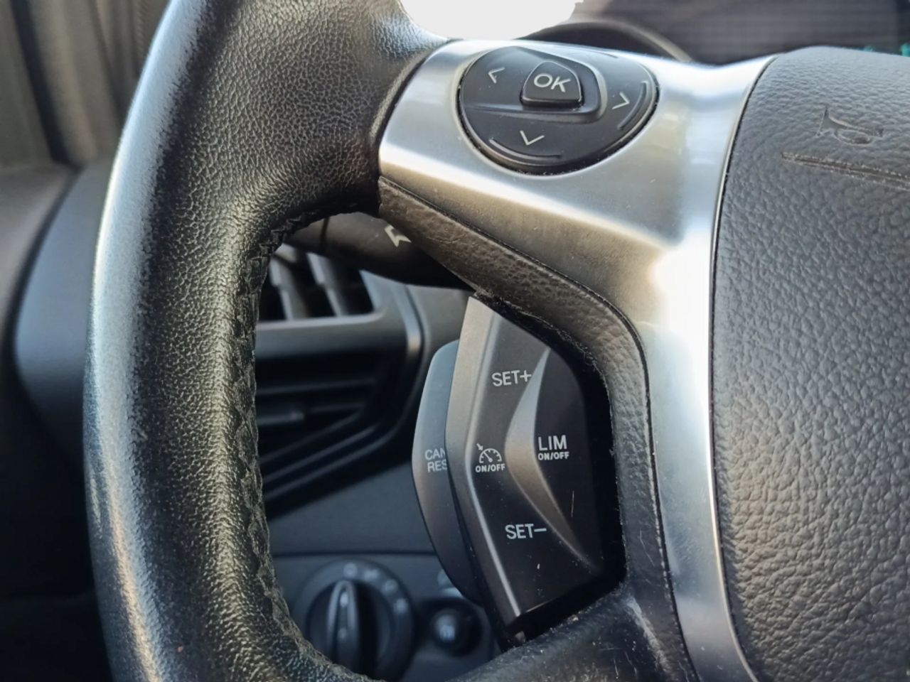 Ford Kuga 2.0 TDCi 140 4x2 Trend - foto 17