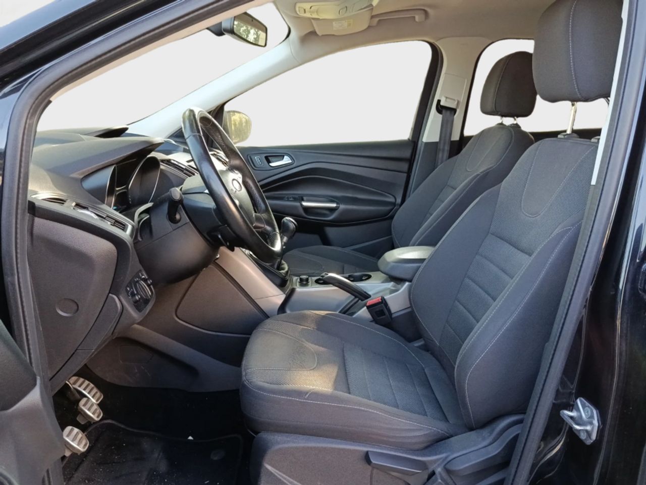 Ford Kuga 2.0 TDCi 140 4x2 Trend - foto 12