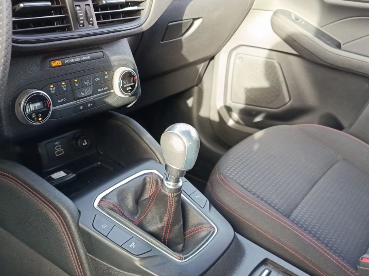 Ford Kuga STLine 1.5T EcoBoost 110kW 150CV - foto 29