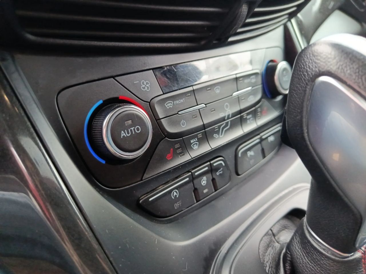 Ford Kuga 2.0 TDCi 132kW 4x4 STLine Powers. - foto 11