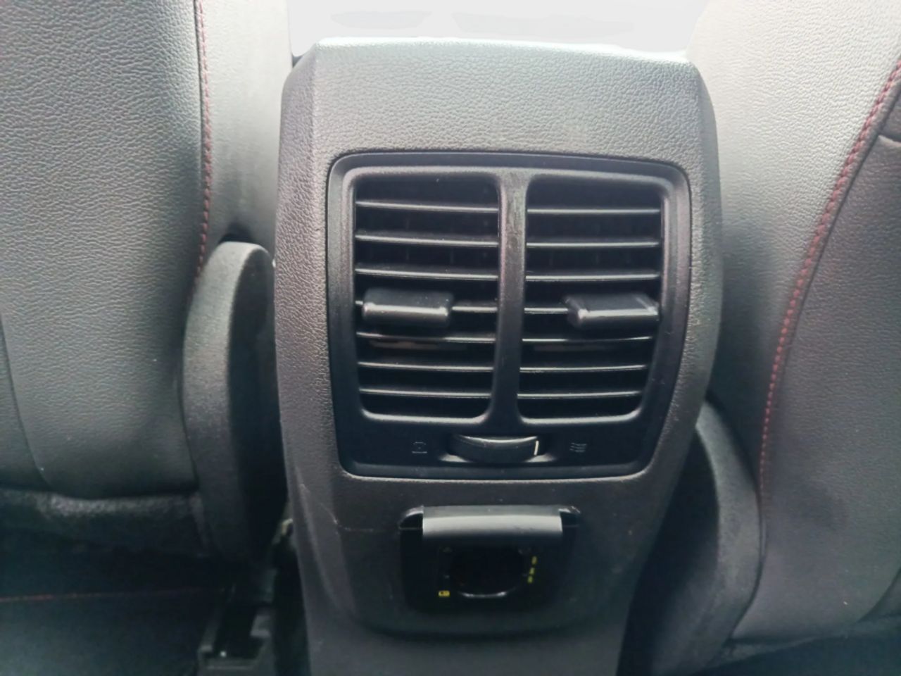 Ford Kuga 2.0 TDCi 132kW 4x4 STLine Powers. - foto 17