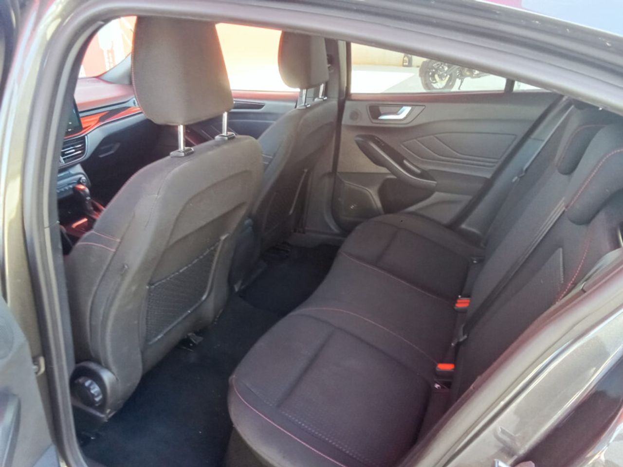 Ford Focus 1.0 Ecoboost MHEV 114kW STLine Auto - foto 17