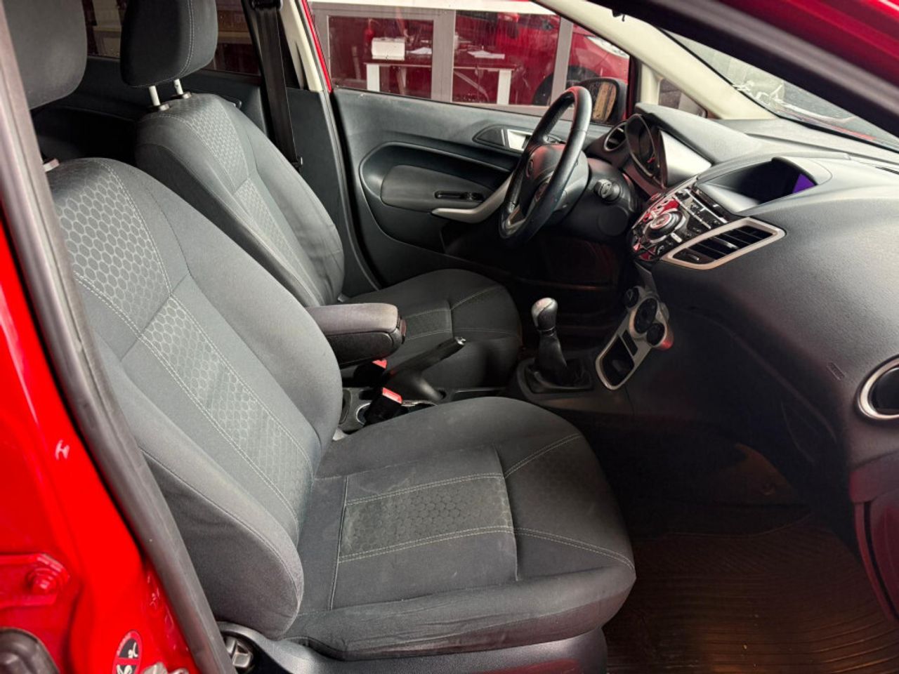 Ford Fiesta 1.4 Titanium - foto 12