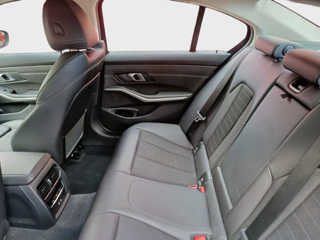 BMW Serie 3 318d Auto. - foto 36