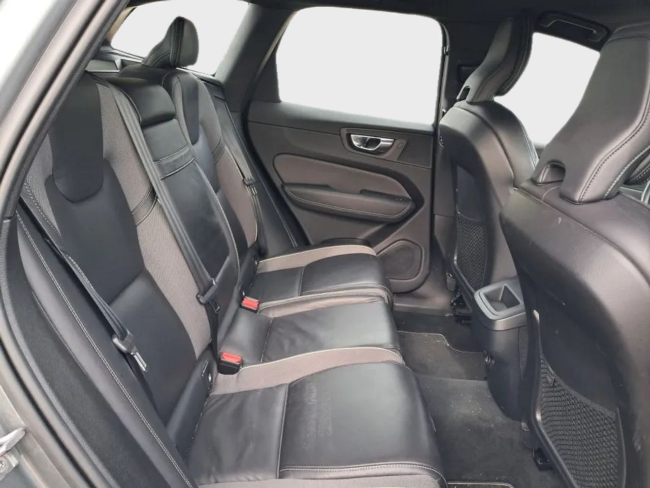 Volvo XC60 2.0 B4 D AWD RDesign Auto - foto 9