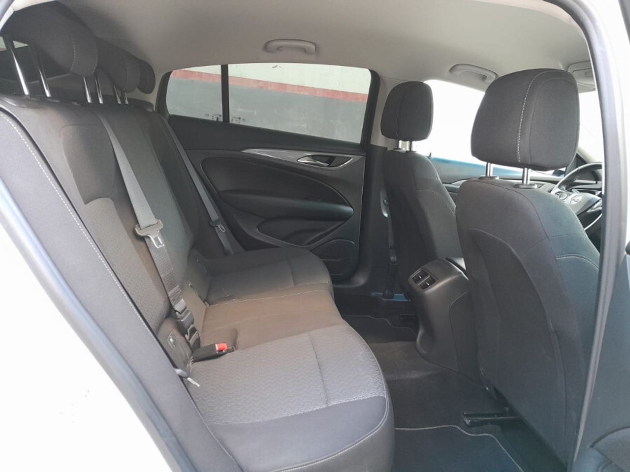 Opel Insignia GS 1.6 CDTi 100kW TD Selective Pro Auto - foto 19