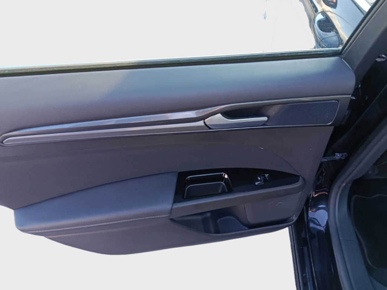 Ford Mondeo 2.0 Hibrido 138kW187CV Titanium HEV AT - foto 35