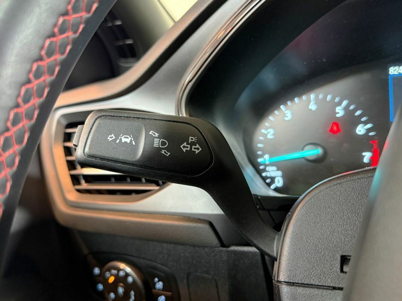 Ford Focus 1.0 Ecoboost MHEV 92kW ST-Line Auto - foto 18