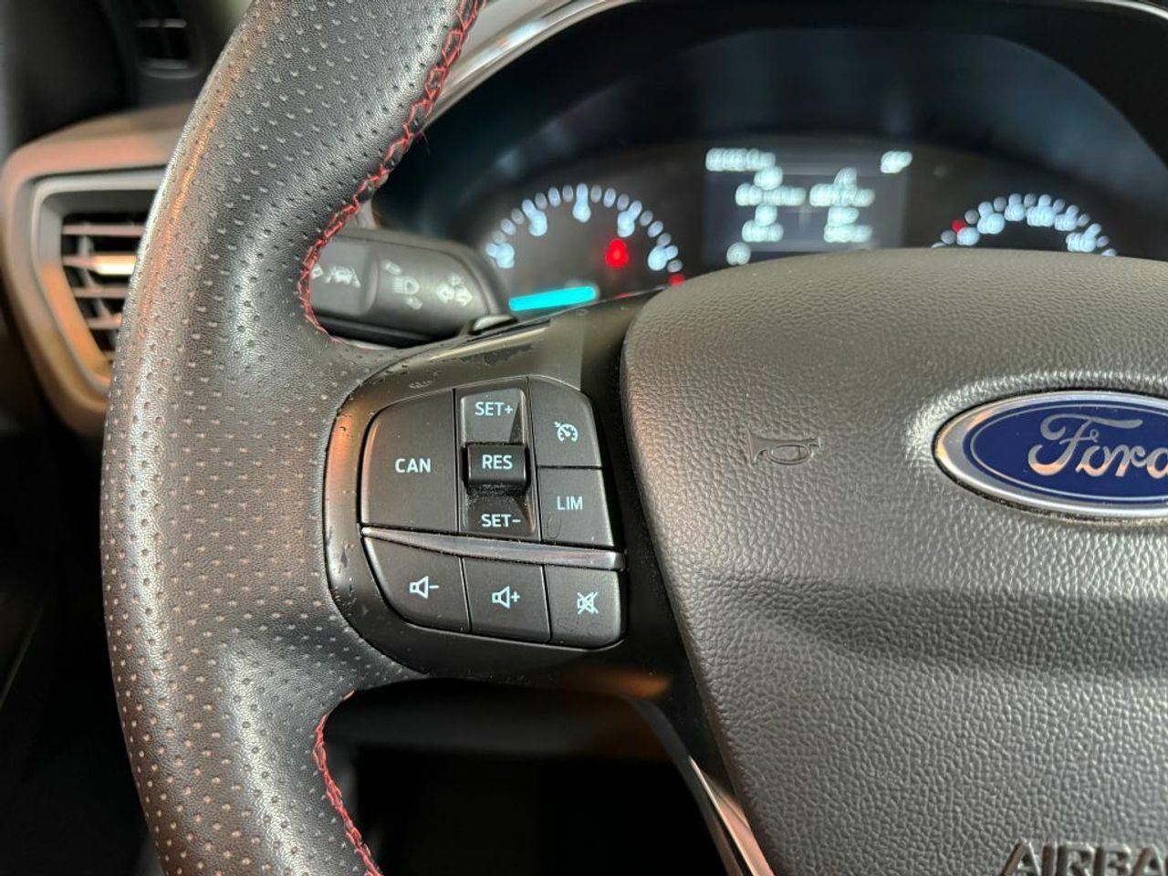 Ford Focus 1.0 Ecoboost MHEV 92kW ST-Line Auto - foto 22