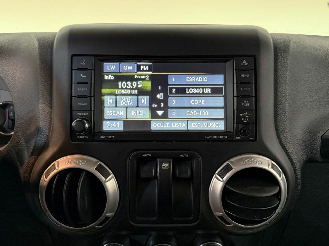 Jeep Wrangler 2.8 CRD Sahara Auto - foto 20