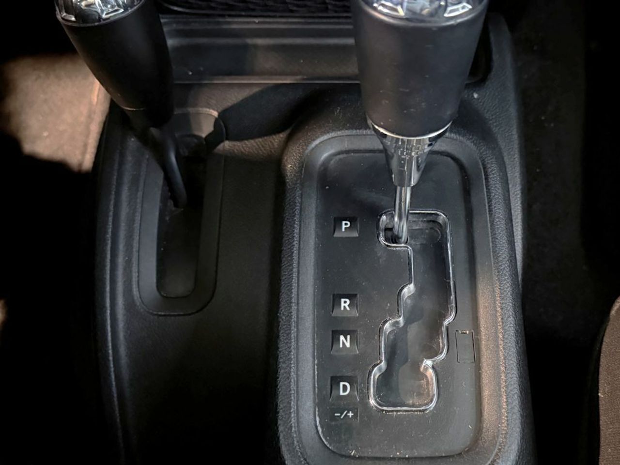 Jeep Wrangler 2.8 CRD Sahara Auto - foto 22