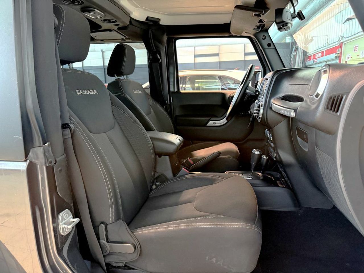 Jeep Wrangler 2.8 CRD Sahara Auto - foto 12