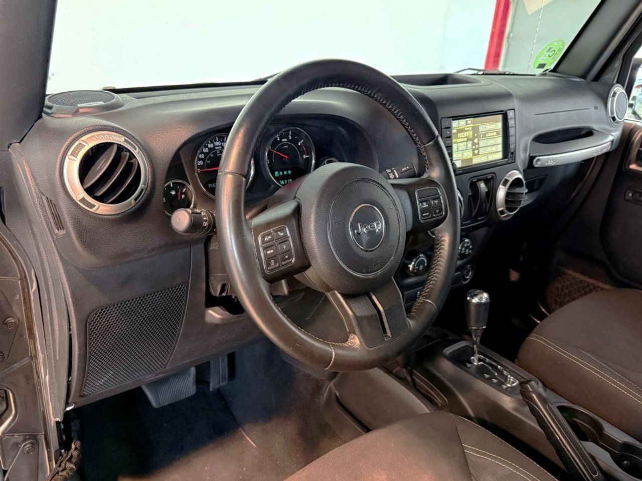 Jeep Wrangler 2.8 CRD Sahara Auto - foto 11