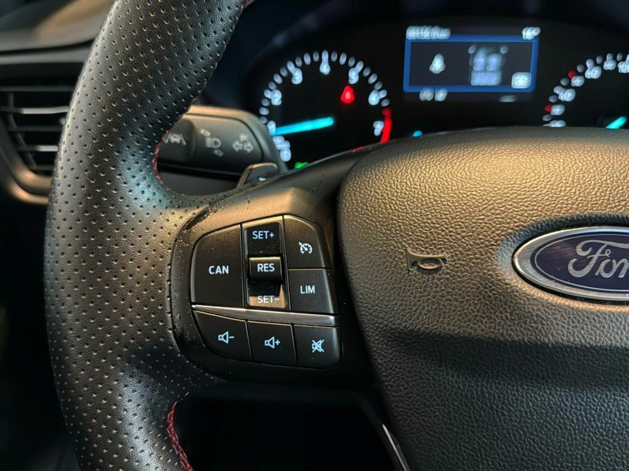 Ford Focus 1.0 Ecoboost MHEV 92kW ST-Line Auto - foto 17