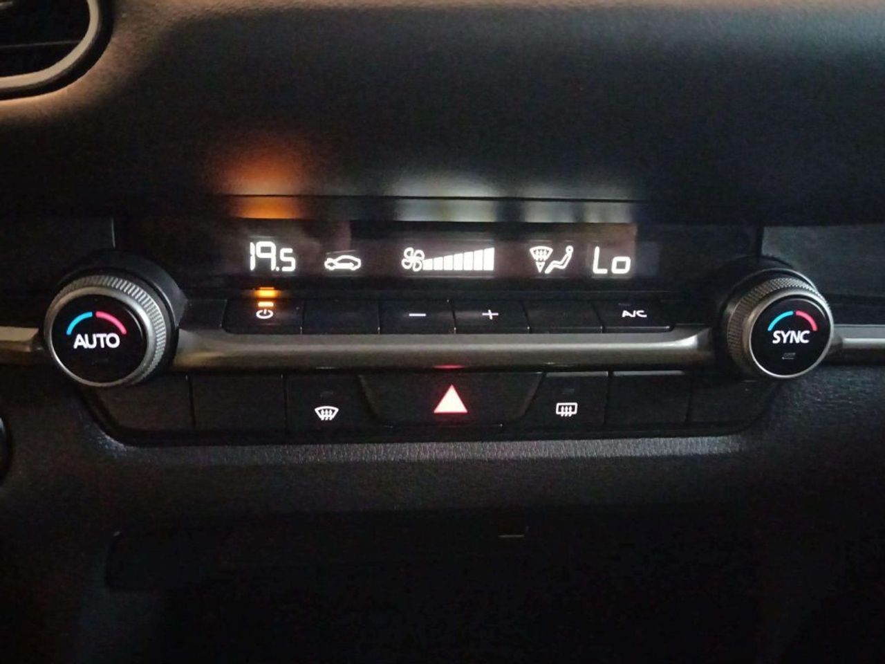 Mazda CX-30 SKYACTIV-X 2.0 132 kW AT Zenith - foto 24