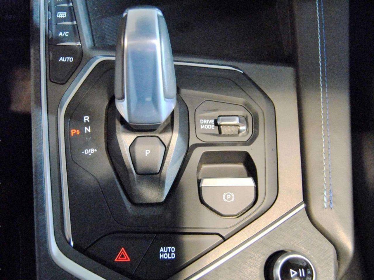 Lynk & Co 01 1.5T PHEV - foto 25