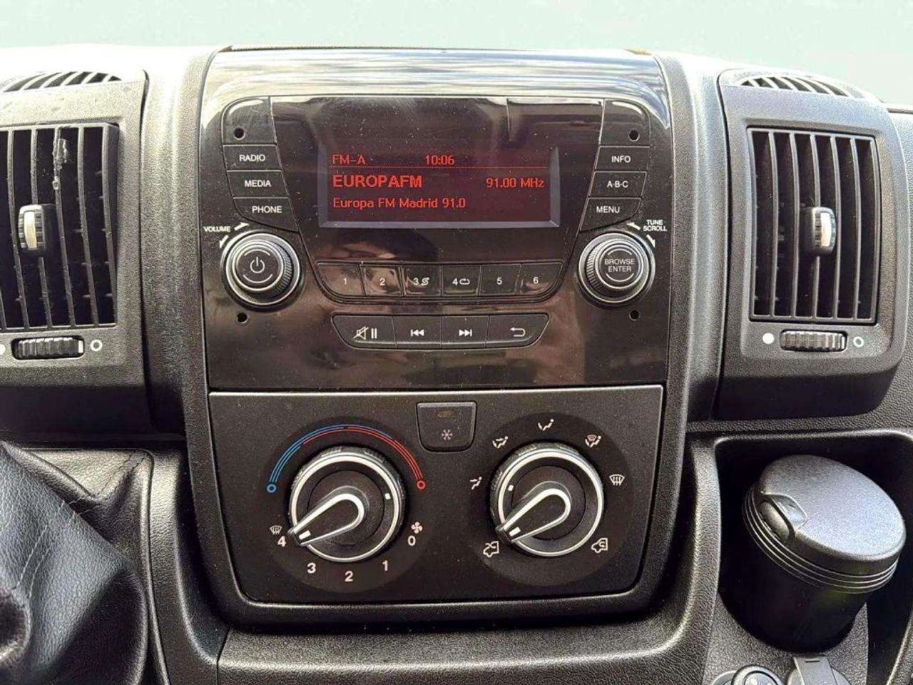 Citroën Jumper BlueHDi 96KW (130CV) Furgón 35L2H2 - foto 17