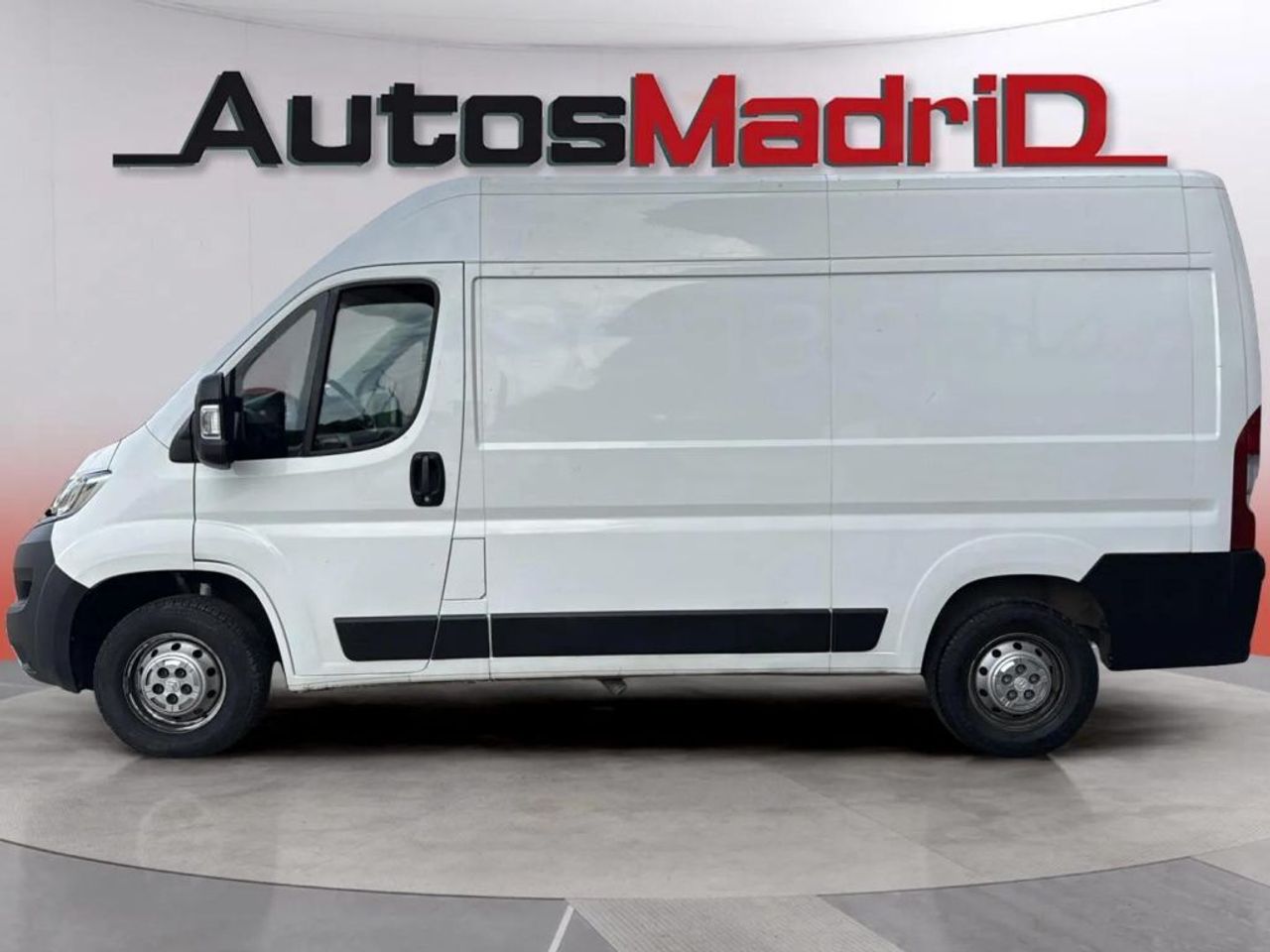 Citroën Jumper BlueHDi 96KW (130CV) Furgón 35L2H2 - foto 4