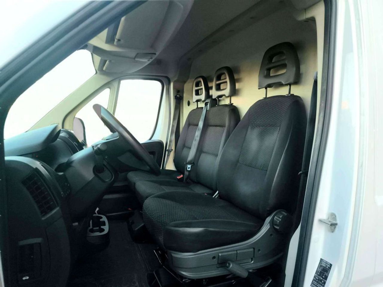 Citroën Jumper BlueHDi 103KW (140CV) Furgón 35L2H2 - foto 12