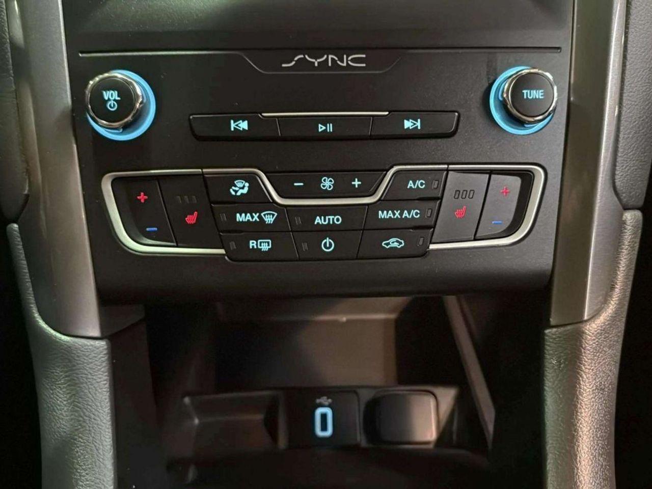 Ford Mondeo 2.0 Híbrido 137kW (187CV) Titanium HEV - foto 23