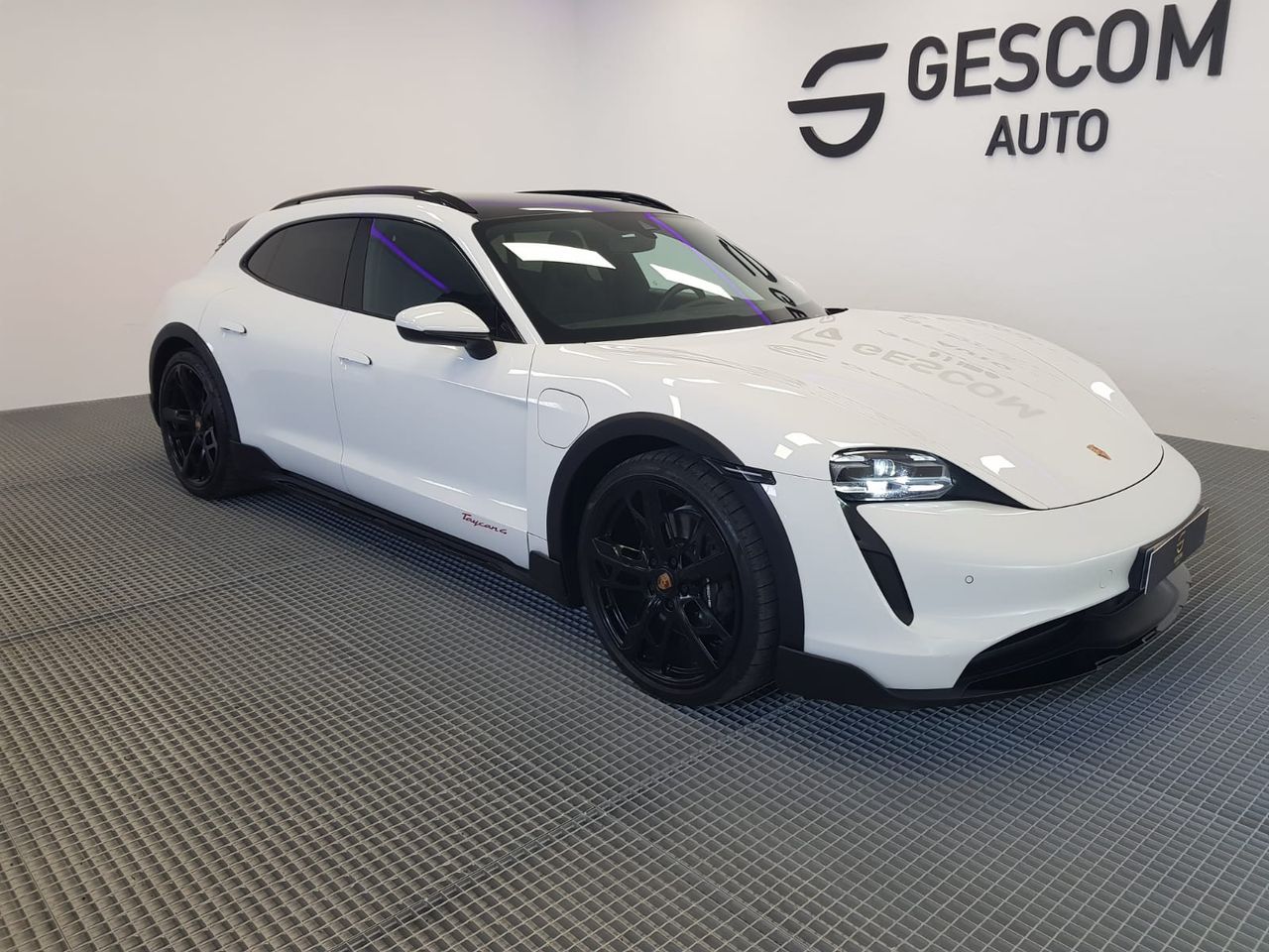 foto de porsche taycan de segunda mano