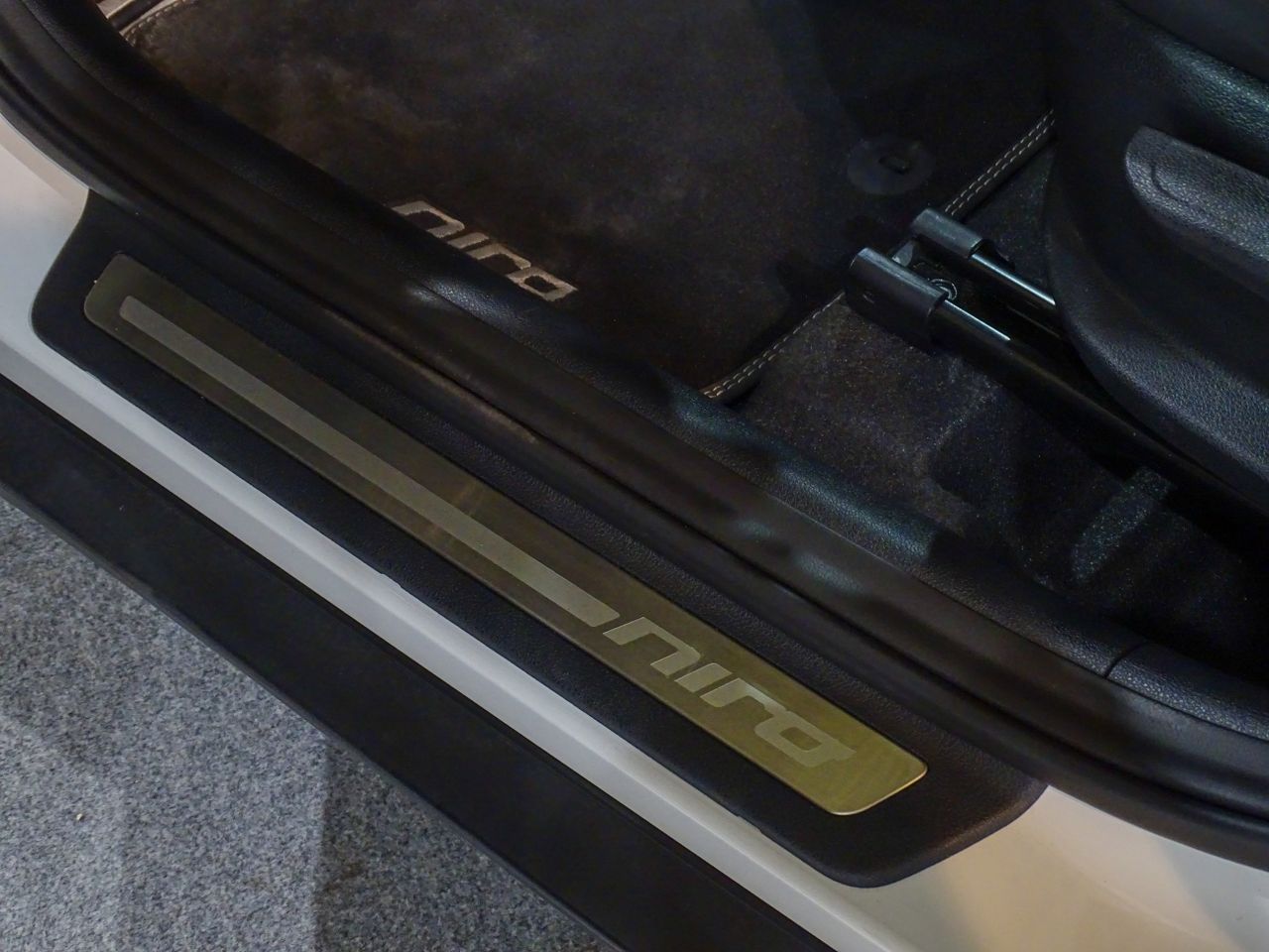 Kia Niro PHEV 1.6 GDi Híbrido Enchufable 104kW Drive  - Foto 2