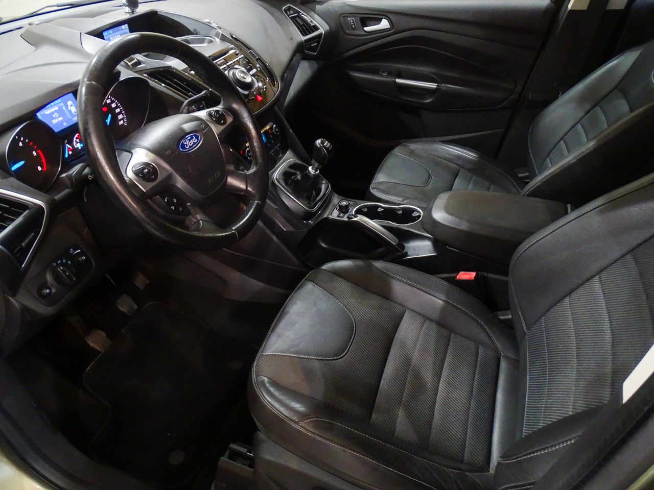 Ford Kuga 2.0 TDCI  103kW ( 140 CV ) 4x2 Titanium  - Foto 2