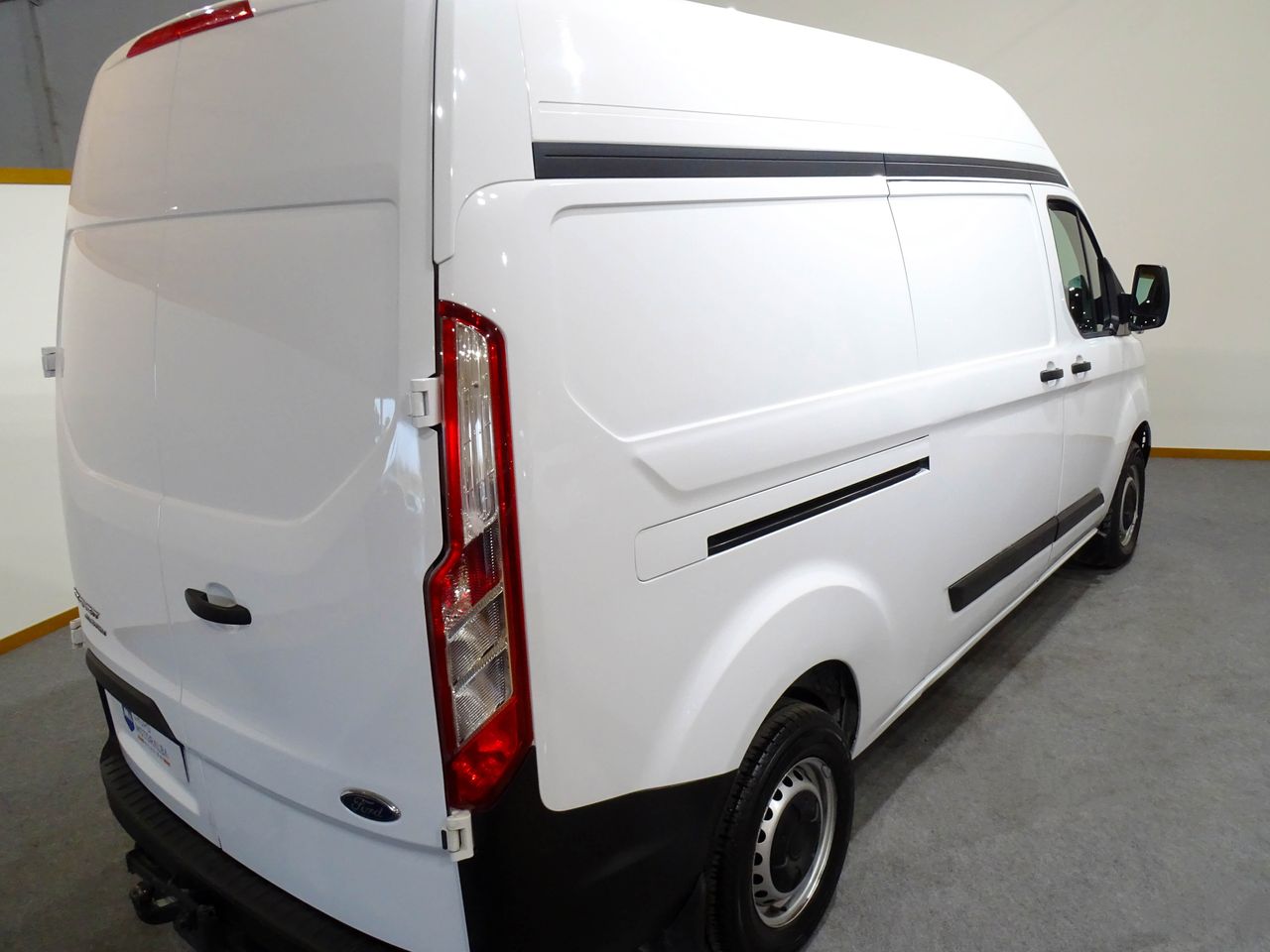 Ford Tourneo  Custom Van 2.0 TDCI 77kW ( 105CV )300 L2 Trend  - Foto 2