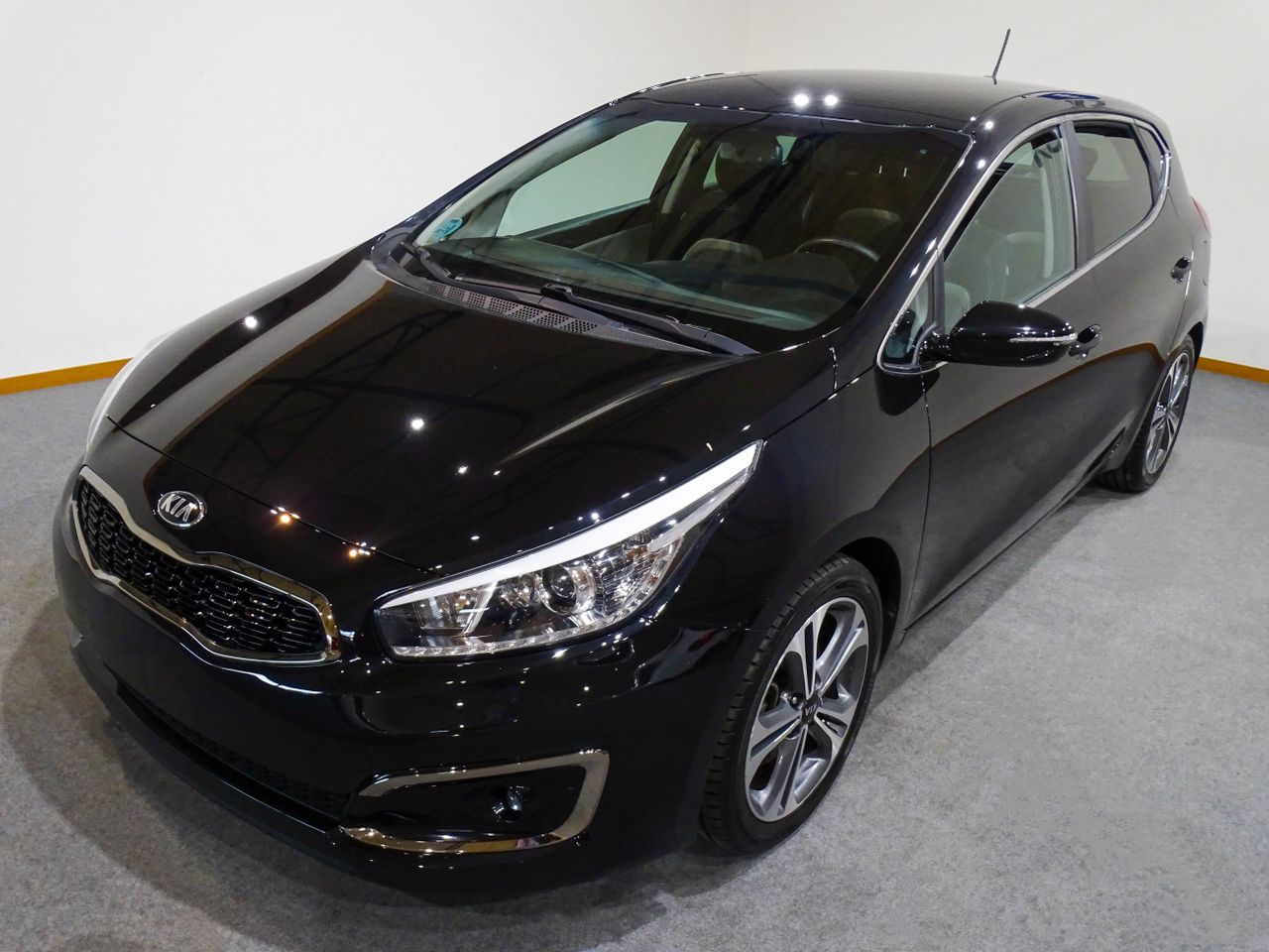 Kia Ceed 1.6 CRDi VGT 100kW (136CV ) Tech  - Foto 2