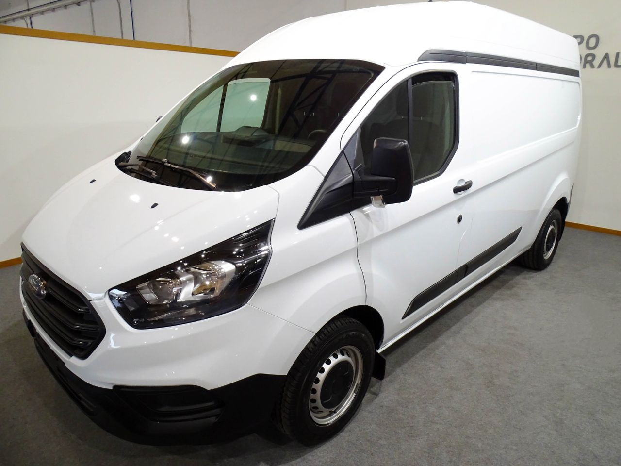 Ford Tourneo  Custom Van Doble 2.0 TDCI 77kW ( 105CV ) 300 L1 Trend  - Foto 2