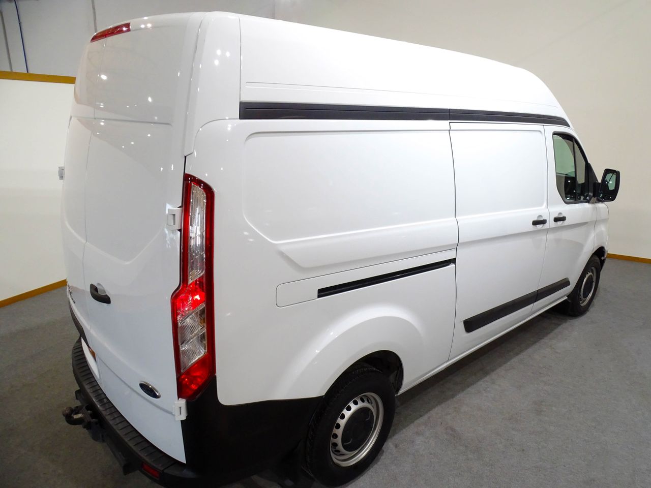 Ford Tourneo  Custom Van Doble 2.0 TDCI 77kW ( 105CV ) 300 L1 Trend  - Foto 2