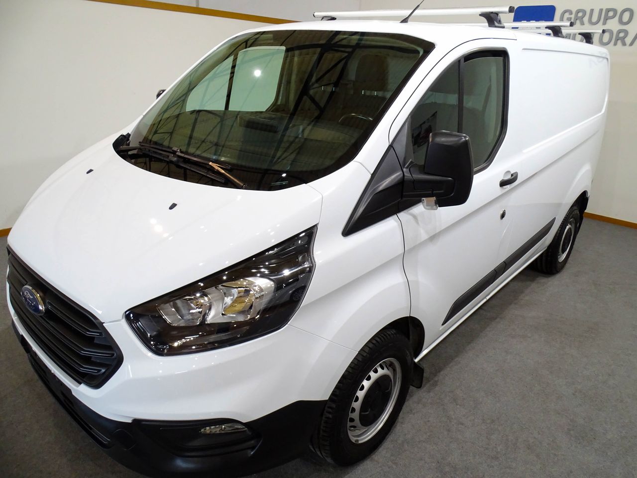 Ford Tourneo  Custom Van 2.0 TDCI 77kW ( 105CV ) 270 L1 H1 AMBIENTE  - Foto 2