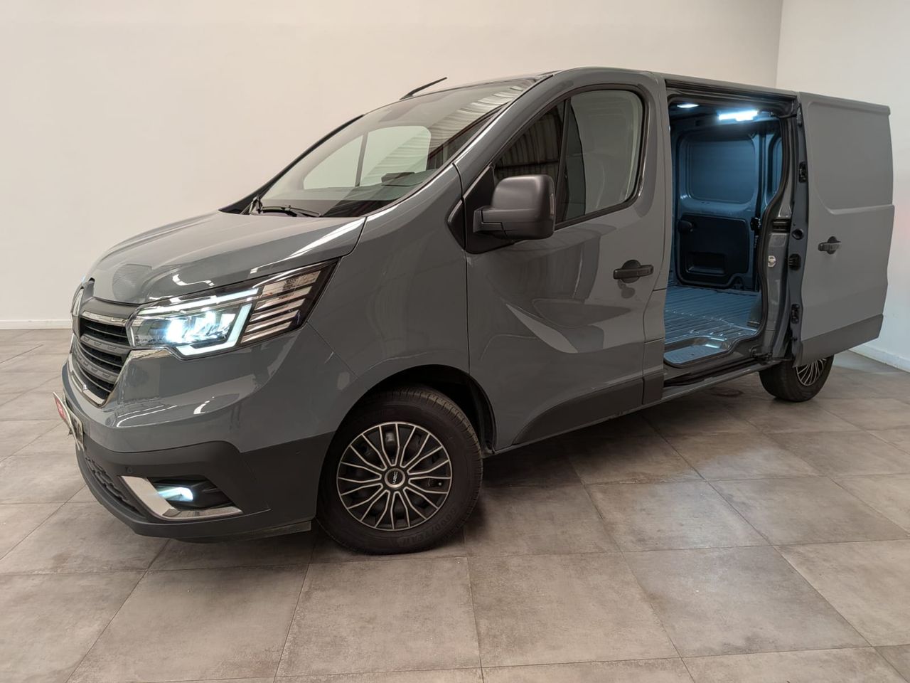 Renault Trafic Furgón L1H1 blue dci 150 CV - foto 5