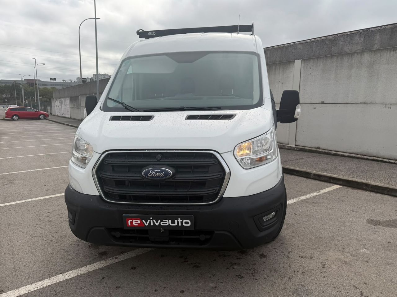 Ford Transit 350 L2H2 van ambiente delantera - foto 3