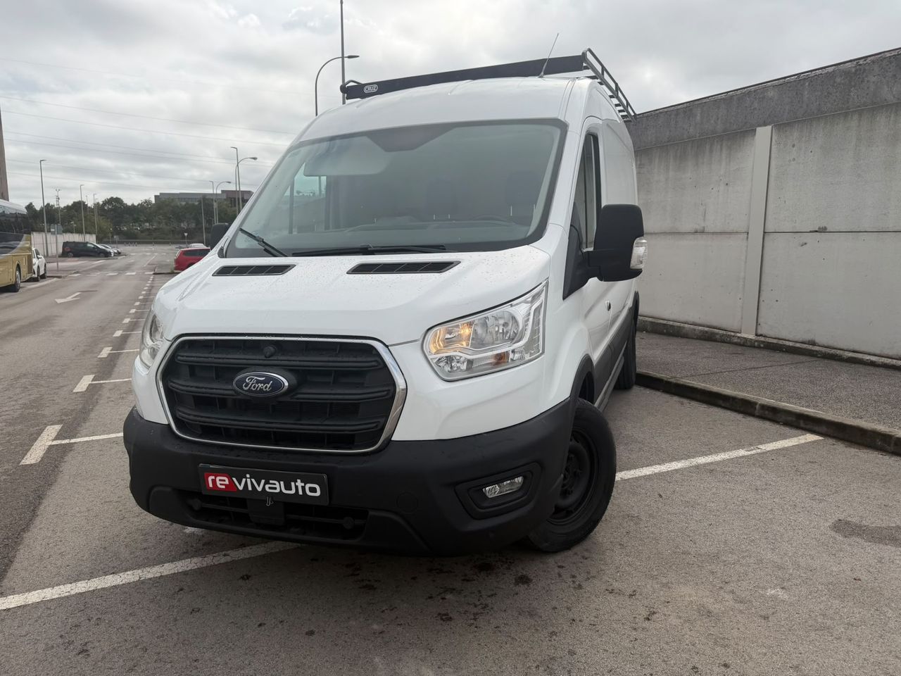 Ford Transit 350 L2H2 van ambiente delantera