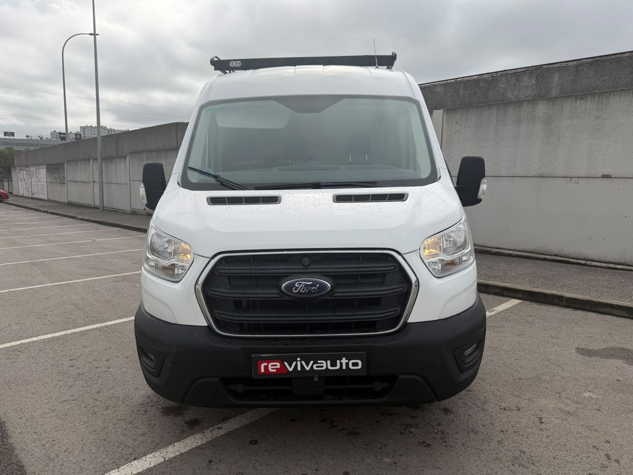 Ford Transit 350 L2H2 van ambiente delantera - foto 4