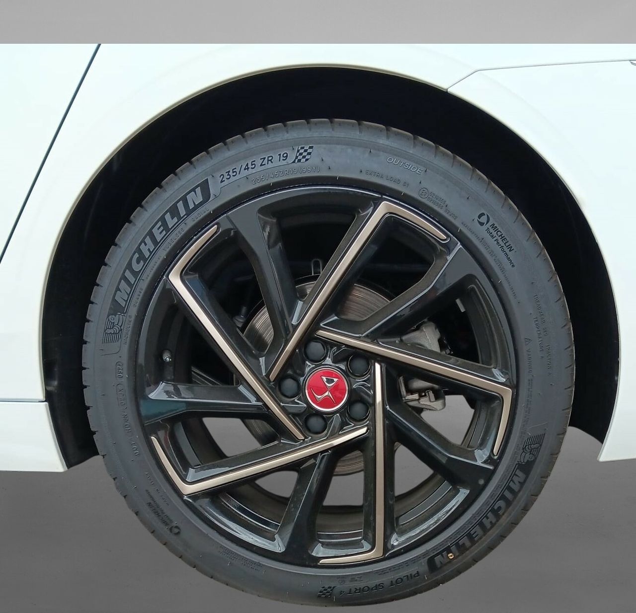 ds automobiles ds 9 2023 / foto grande (3)