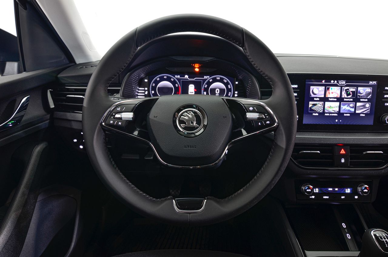 Skoda Kamiq Ambition Plus 1.0 TSI 81kW (110CV) (NW43J514) - foto 7