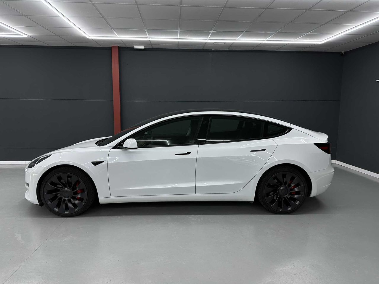 Tesla Model 3 Dual Motor Performance EAP 27.190e neto - foto 2