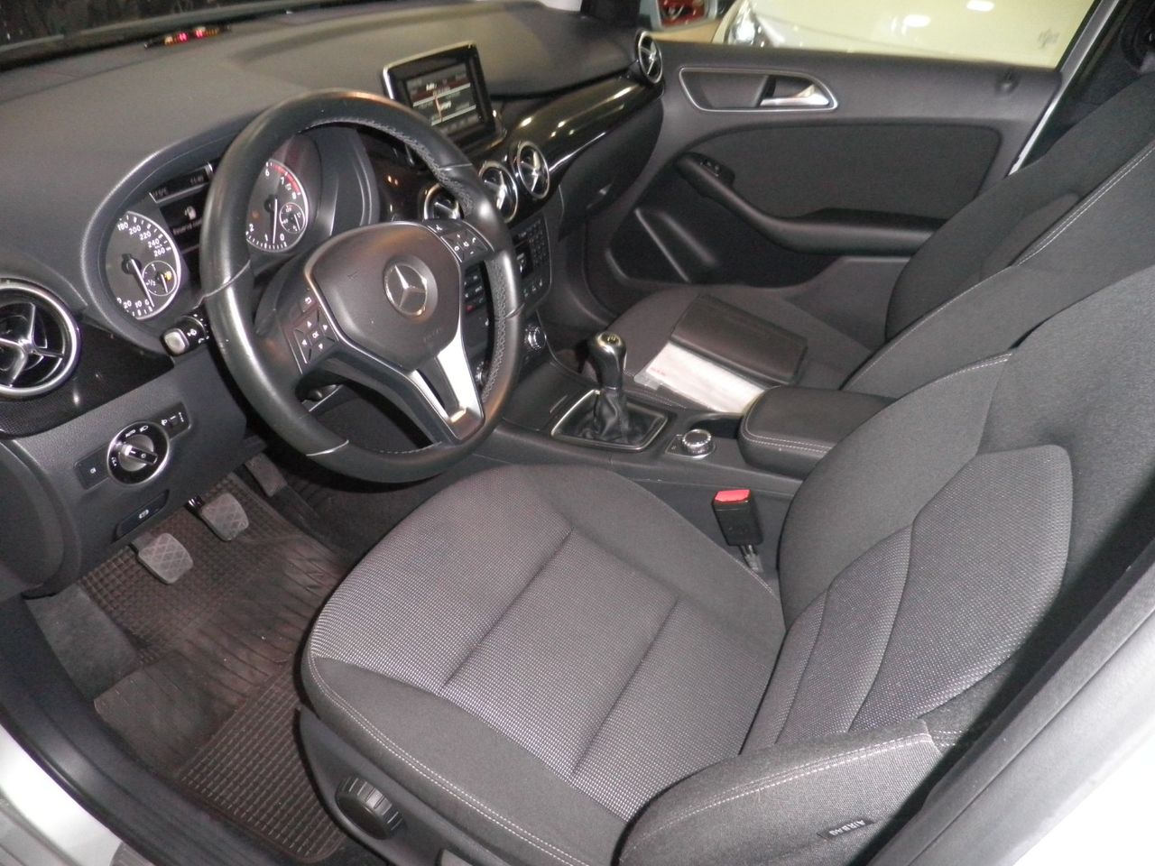 Mercedes Clase B 180 Etiq. Amb. VERDE C EURO 6 sólo 68.000 Km. - Foto 15