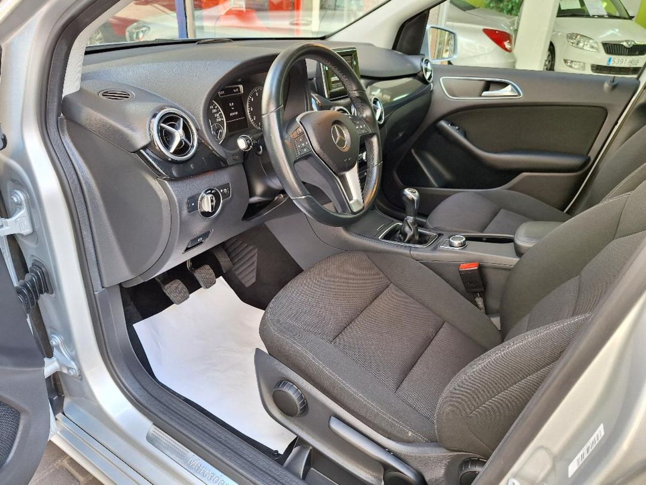 Mercedes Clase B 180 Etiq. Amb. VERDE C EURO 6 sólo 68.000 Km. - Foto 9