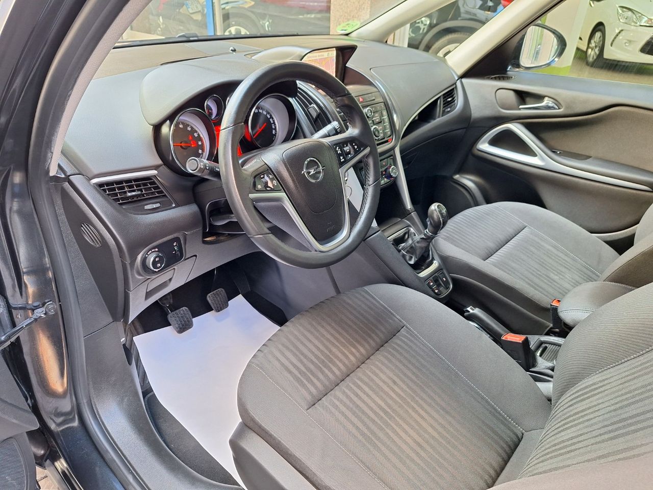 opel zafira tourer    2012 / foto grande (2)