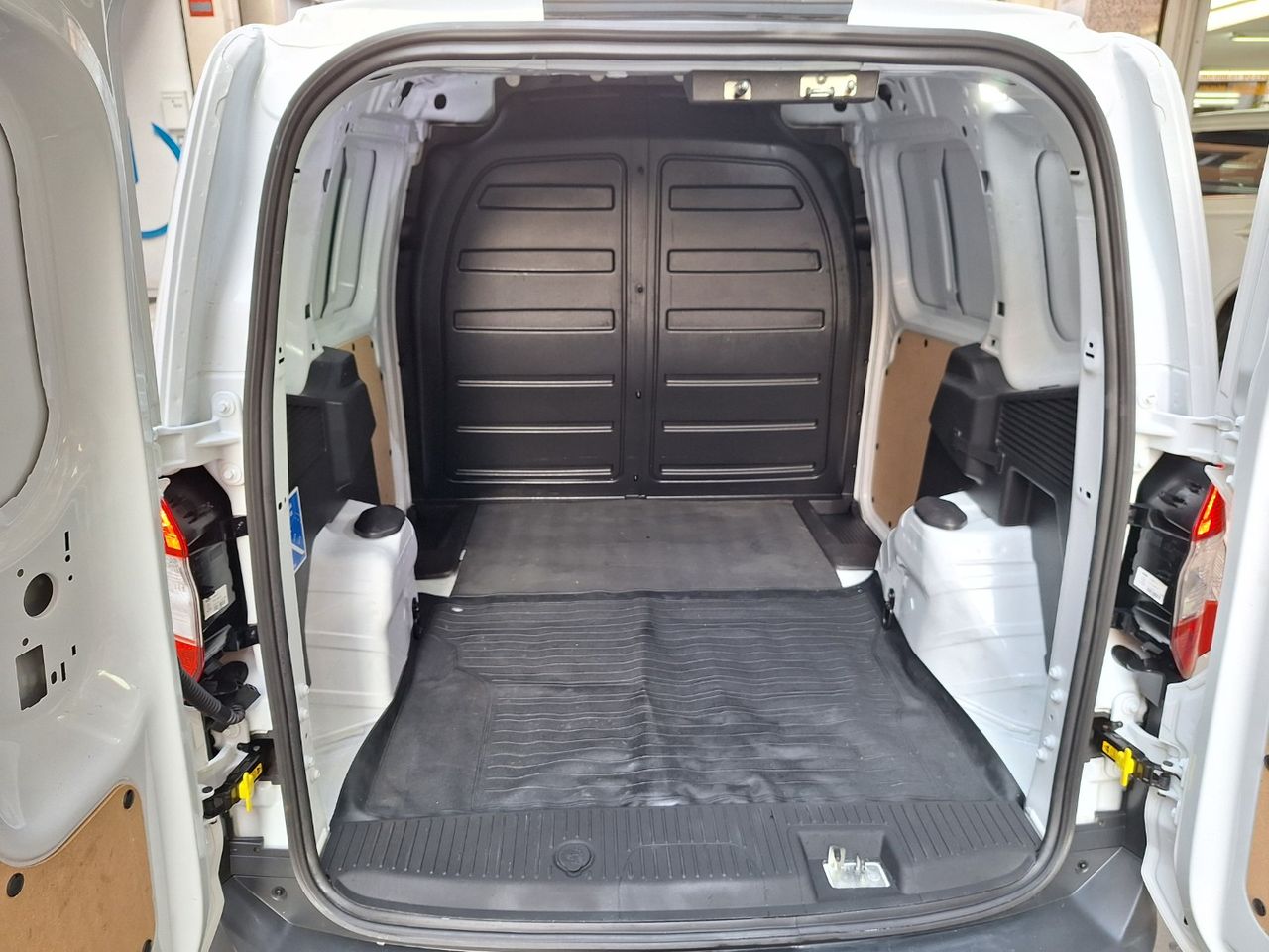 Ford Transit 1.0 Bassis Gasolina con etiq.verde C Euro 6  51.000 Km - Foto 13