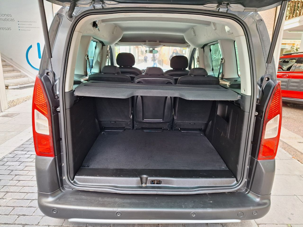 Peugeot Partner Tepee Outdoor 1.2 PureTech 110 Sólo con 30.000 Km. Etiq. Verde C  Euro 6 - Foto 14