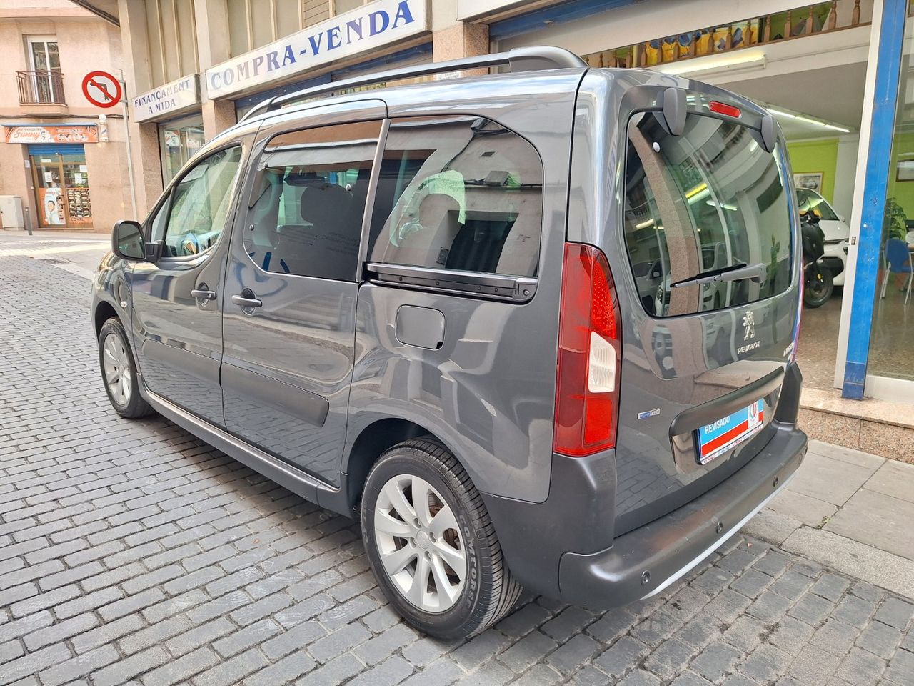 Peugeot Partner Tepee Outdoor 1.2 PureTech 110 Sólo con 30.000 Km. Etiq. Verde C  Euro 6 - Foto 10