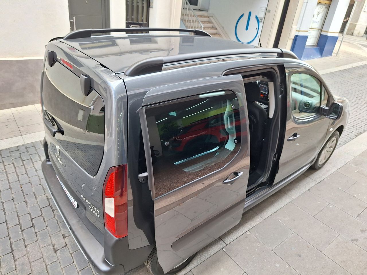 Peugeot Partner Tepee Outdoor 1.2 PureTech 110 Sólo con 30.000 Km. Etiq. Verde C  Euro 6 - Foto 16